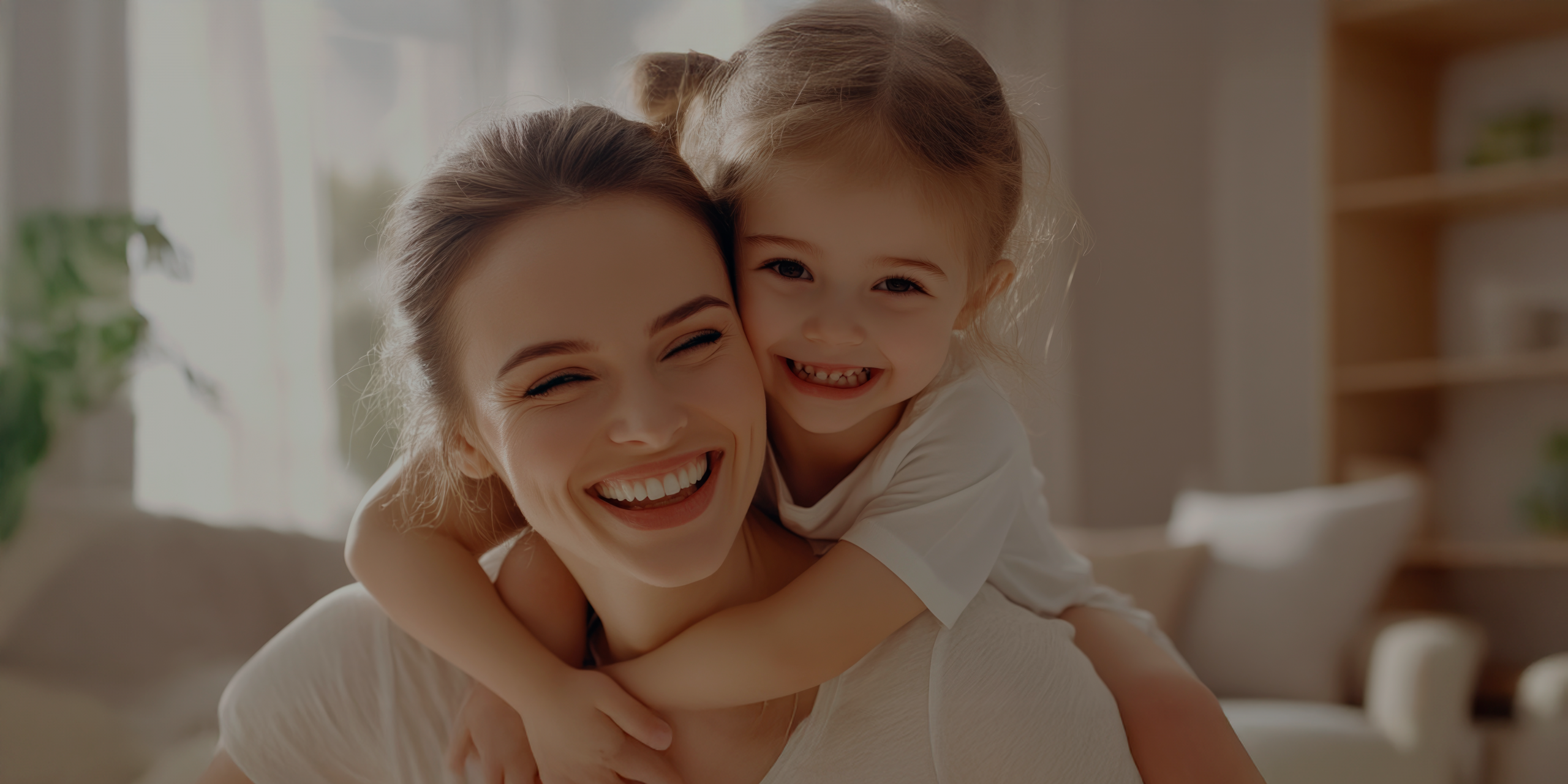 madre-sosteniendo-su-hijoa